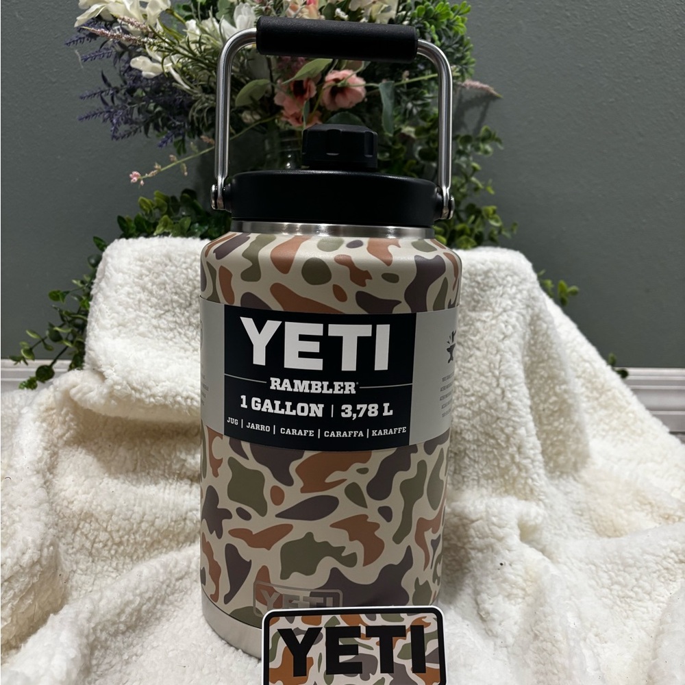Yeti camo gallon jug